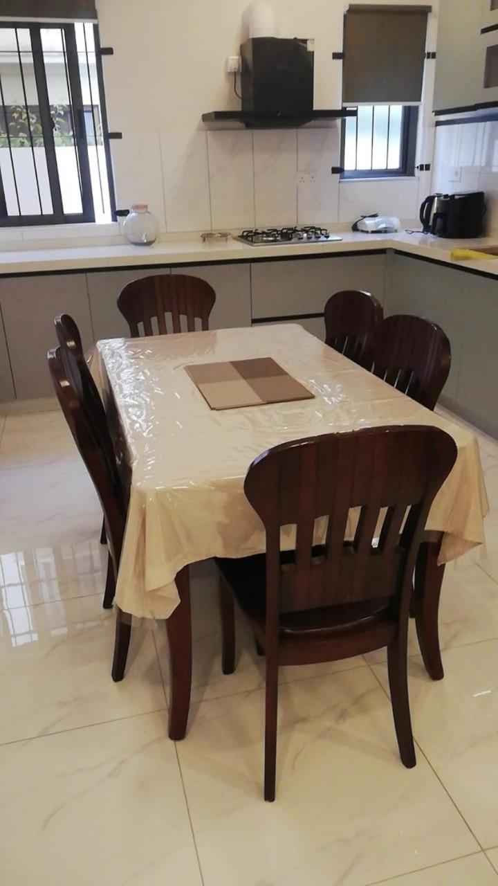 Nayuha Apt B Flic en Flac Luaran gambar